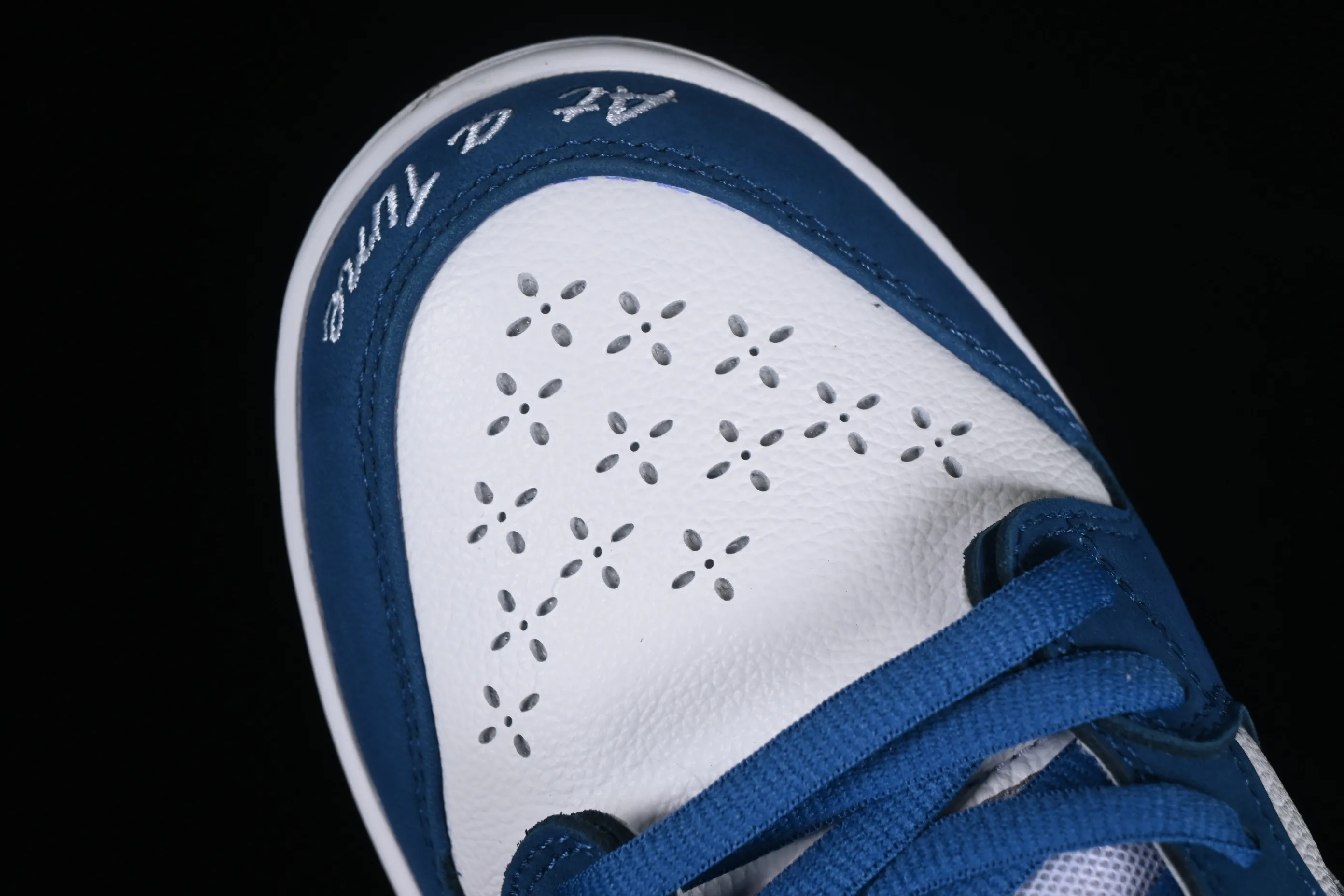 All Categories Nk SB Dunk Series Nk SB Dunk Low Low-top sneakers Foreign trade version Born x Raised x Nk SB Dunk American street style Joint model SB low-top sports and leisure sneakers FN7819-400
